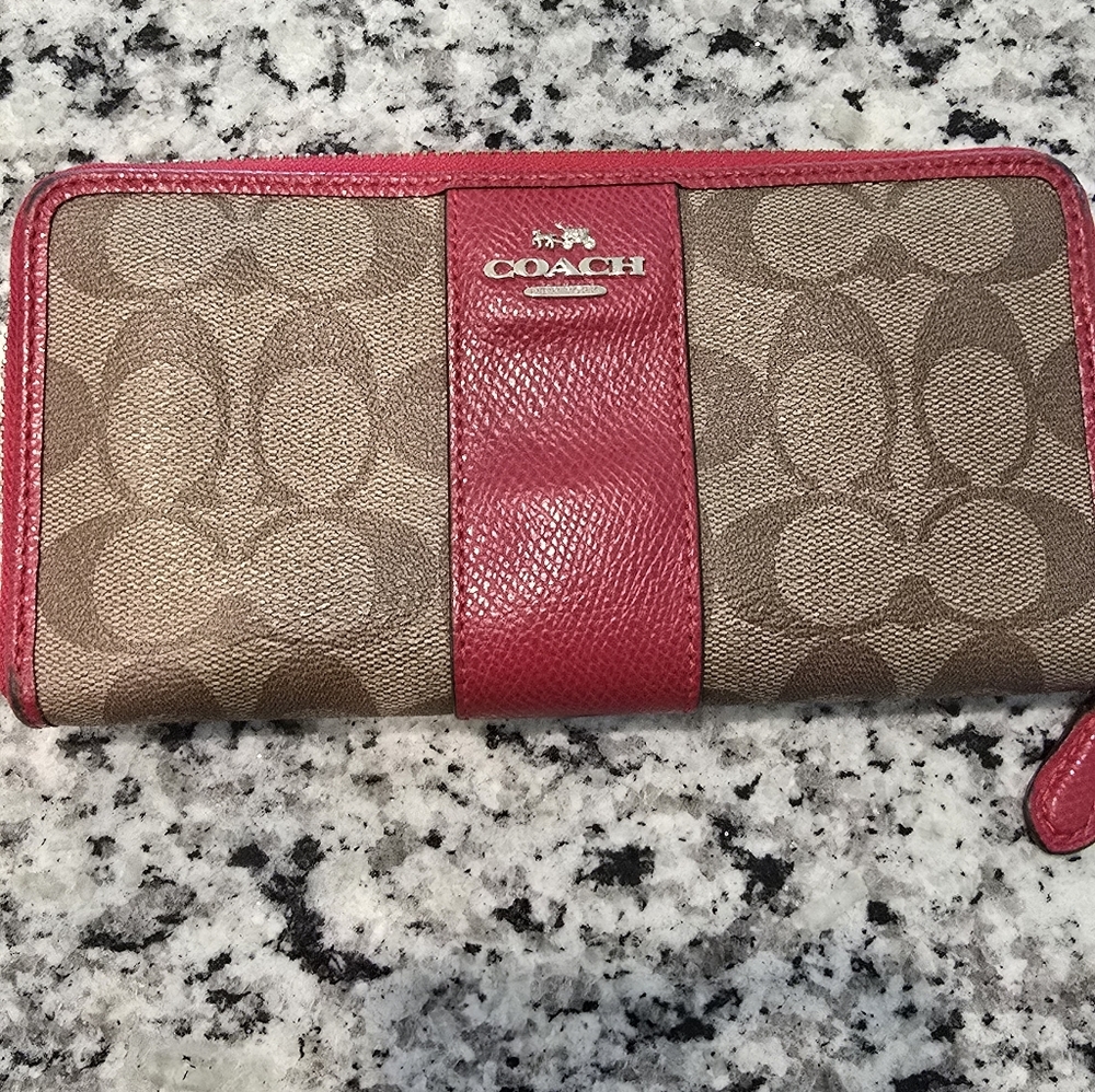 Coach Accordion Zip Wallet in Signature Canvas with Leather Stripe Band